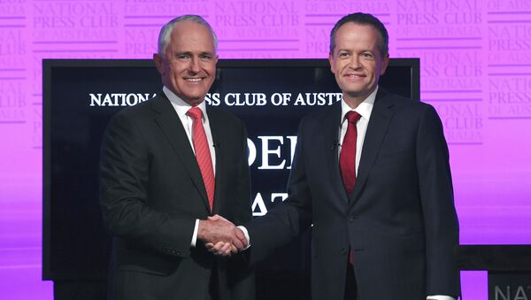 Australian Prime Minister Malcolm Turnbull, left, and opposition leader Bill Shorten shake hands (File) - Sputnik International