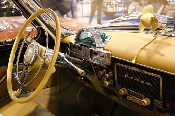 The cabin and the panel board of a GAZ-21 Volga at the 13th Ilya Sorokin's Oldtimer Gallery, an exhibition of classic cars and antiques. - Sputnik International