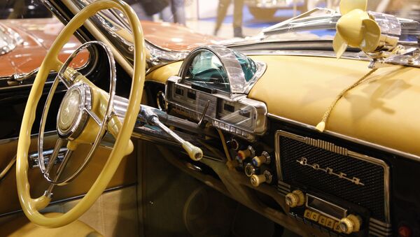 The cabin and the panel board of a Gas-21 Volga at the 13th Ilya Sorokin's Oldtimer Gallery, an exhibition of classic cars and antiques. - Sputnik International