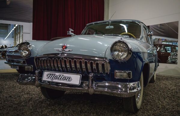 An exhibit at the antique car show held as part of the Motion project with support of the Moscow Museum of Retro Cars and collectors of retro vehicles in St. Petersburg. GAZ -21 of the second series, with a chrome deer on its hood. - Sputnik International