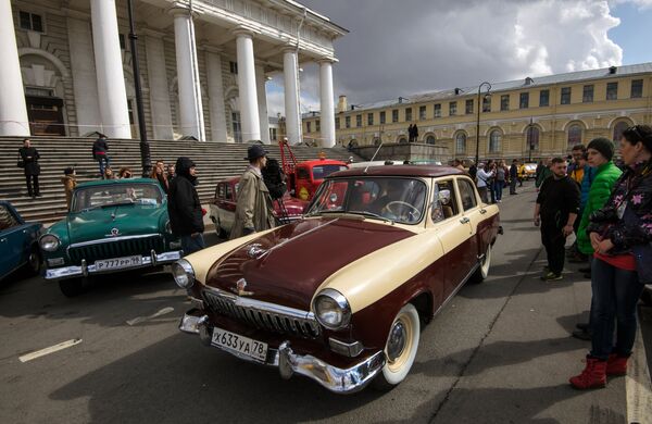 A GAZ-21 Volga car on display at a vintage cars exhibition in St. Petersburg. - Sputnik International