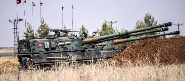 Turkish military tanks are seen during clashes between Turkish soldiers and Islamic State group fighters, 20 km west of the Turkish-Syrian border town of Karkamis, in the southern region of Gaziantep, on September 3, 2016 - Sputnik International