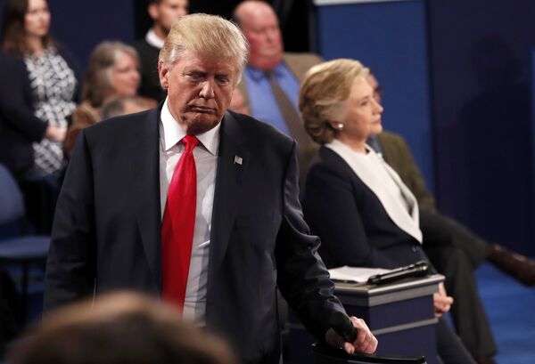 Republican U.S. presidential nominee Donald Trump and Democratic U.S. presidential nominee Hillary Clinton pause during their presidential town hall debate at Washington University in St. Louis, Missouri, U.S., October 9, 2016 Republican U.S. presidential nominee Donald Trump and Democratic U.S. presidential nominee Hillary Clinton pause during their presidential town hall debate at Washington University in St. Louis, Missouri, U.S., October 9, 2016 - Sputnik International