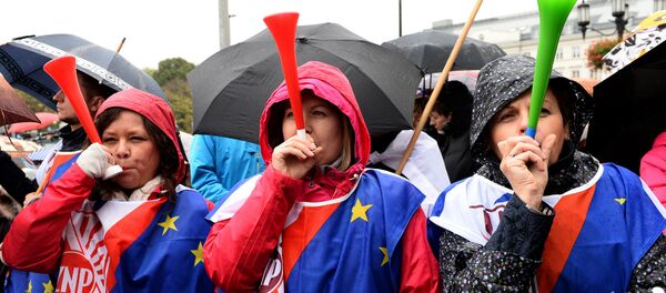 Teachers rally against education reform proposed by Poland's rightwing Law and Justice (PiS) government in Warsaw on October 10, 2016 Teachers rally against education reform proposed by Poland's rightwing Law and Justice (PiS) government in Warsaw on October 10, 2016 - Sputnik International