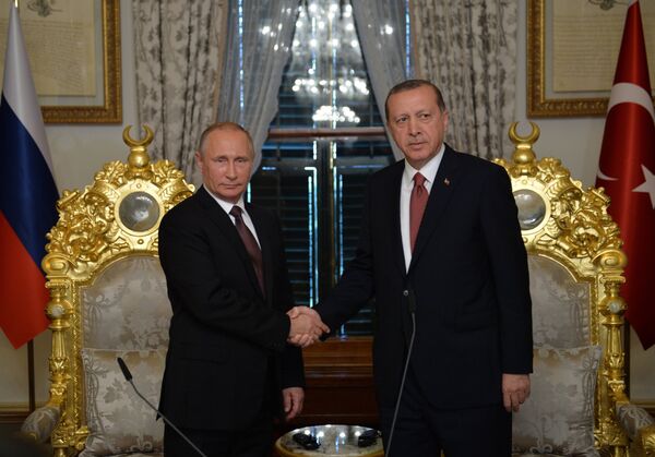 Presidents Vladimir Putin of Russia and Recep Tayyip Erdogan (right) of Turkey meeting in Istanbul, October 10, 2016 - Sputnik International