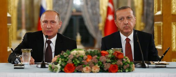 Russian President Vladimir Putin (L) talks during a joint news conference with his Turkish counterpart Tayyip Erdogan following their meeting in Istanbul, Turkey, October 10, 2016 Russian President Vladimir Putin (L) talks during a joint news conference with his Turkish counterpart Tayyip Erdogan following their meeting in Istanbul, Turkey, October 10, 2016 - Sputnik International