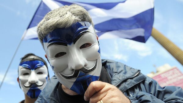 Pro-Scottish Independence supporters with Scottish Saltire flag masks pose for a picture at a rally in George Square in Glasgow, Scotland on July 30, 2016 to call for Scottish independence from the UK. - Sputnik International