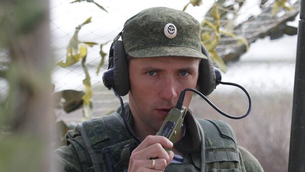 Russian serviceman establishing communication at the command house during the large-scale strategic exercises - Sputnik International
