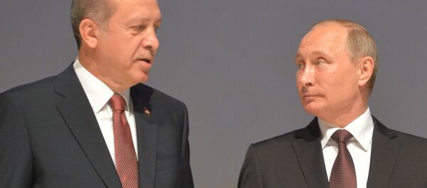 Presidents Vladimir Putin of Russia and Recep Tayyip Erdogan (left) of Turkey attending the participants photography session at the 23rd World Energy Congress in Istanbul, October 10, 2016. - Sputnik International