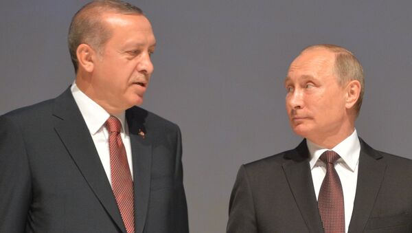 Presidents Vladimir Putin of Russia and Recep Tayyip Erdogan (left) of Turkey attending the participants photography session at the 23rd World Energy Congress in Istanbul, October 10, 2016. - Sputnik International