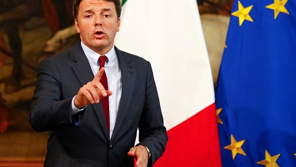 Italian Prime Minister Matteo Renzi gestures as he talks during a news conference at Chigi Palace in Rome, Italy October 12, 2016. - Sputnik International