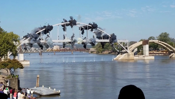 Broadway bridge explosion epic fail - Sputnik International