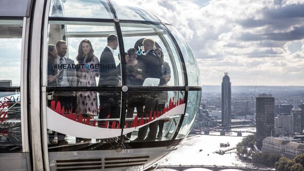 Britain's Catherine, Duchess of Cambridge (3L), her husband Britain's Prince William, Duke of Cambridge (C), and his brother Britain's Prince Harry (R), travel in a pod of the London Eye with members of the mental health charity Heads Together during an event to celebrate World Mental Health Day, in central London on October 10, 2016. - Sputnik International