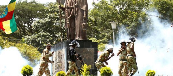 Police fire tear gas to disperse protesters during Irreecha, the thanks giving festival of the Oromo people in Bishoftu town of Oromia region, Ethiopia, October 2, 2016. - Sputnik International