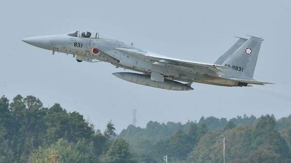 A Japan Air Self-Defense Forces F-15J/DJ takes off - Sputnik International
