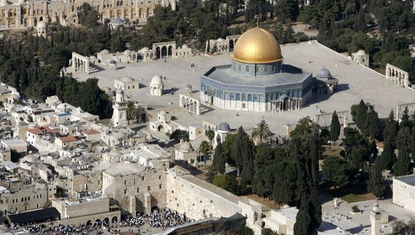 An aerial view shows the Dome of the Rock (R) on the compound known to Muslims as the Noble Sanctuary and to Jews as Temple Mount. - Sputnik International