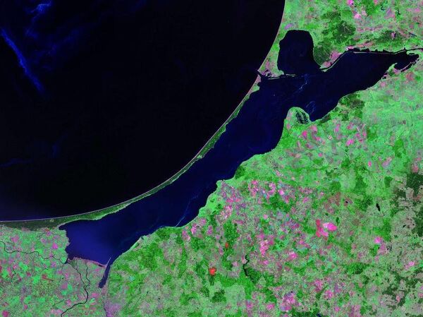 Landsat photo of the Vistula Lagoon. Eastern portion shows exit to the Baltic Sea via Baltiysk, Russia. To the southwest is the river port city of Elblag. Landsat photo of the Vistula Lagoon. Eastern portion shows exit to the Baltic Sea via Baltiysk, Russia. To the southwest is the river port city of Elblag. - Sputnik International