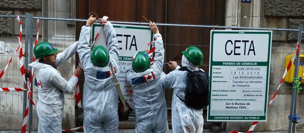 Activists demonstrate in front of French Agriculture ministry to protest against the EU trade deal with Canada, known as CETA, in Paris, Tuesday Oct. 11, 2016 - Sputnik International