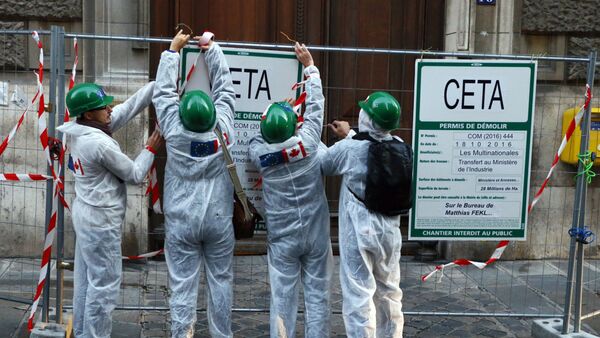 Activists demonstrate in front of French Agriculture ministry to protest against the EU trade deal with Canada, known as CETA, in Paris, Tuesday Oct. 11, 2016 - Sputnik International