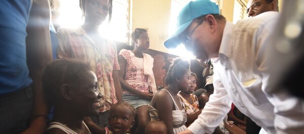 UN Secretary-General Ban Ki-moon greets victims of the Hurricane Matthew at a shelter in the Lycee Phillipe Guerrier in the city of Les Cayes, in the southwest of Haiti, on October 15, 2016. - Sputnik International