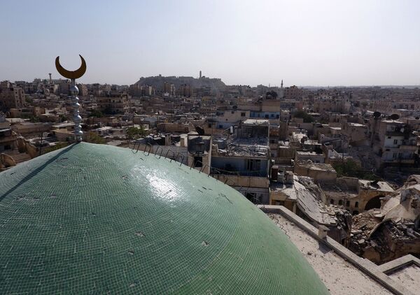 A view taken with a drone shows the minaret of Osama Bin Zayed mosque along with damaged buildings in the old city of Aleppo, Syria, October 13, 2016 - Sputnik International