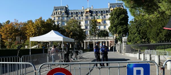Lausanne police forces stand guard outside the Beau-Rivage Palace ahead of Syria talks in Lausanne, Switzerland, October 15, 2016 - Sputnik International