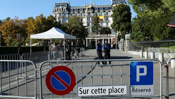Lausanne police forces stand guard outside the Beau-Rivage Palace ahead of Syria talks in Lausanne, Switzerland, October 15, 2016 - Sputnik International