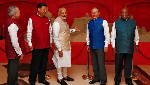 (L-R) Brazil's President Michel Temer, Chinese President Xi Jinping, Indian Prime Minister Narendra Modi, Russian President Vladimir Putin and South African President Jacob Zuma pose infront of a sand sculpture ahead of BRICS (Brazil, Russia, India, China and South Africa) Summit in Benaulim, in the western state of Goa, India, October 15, 2016 - Sputnik International
