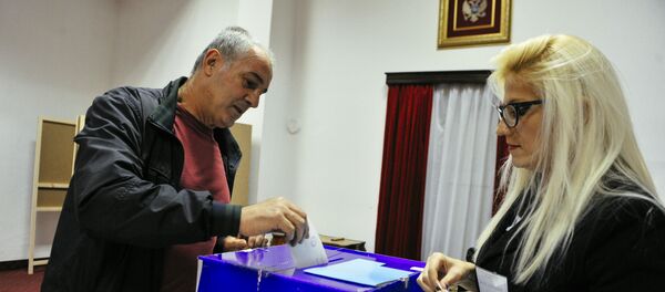 A man casts his ballot during parliamentary elections at a polling station in Podgorica on October 16, 2016. Montenegro began voting in parliamentary elections on October 16, 2016 with opposition groups hoping to end the quarter-century rule of pro-Western premier Milo Djukanovic, who warns that his rivals would derail imminent NATO accession. - Sputnik International