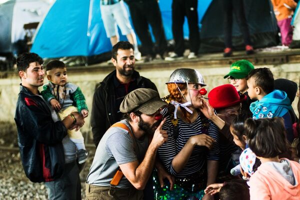 Clowns Marion Duggan and Inda Pereda taken in pop-up camp in Norther Greece in May 2016 Clowns Marion Duggan and Inda Pereda taken in pop-up camp in Norther Greece in May 2016 - Sputnik International