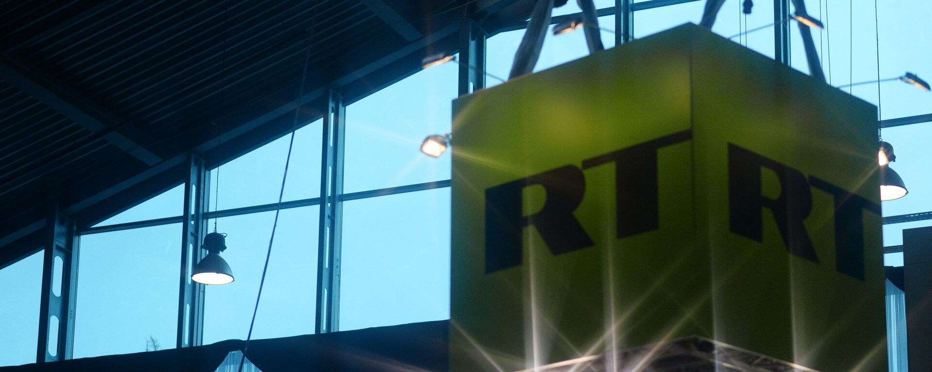 The cube with the logo of Russia Today - Sputnik International, 1920, 27.07.2022