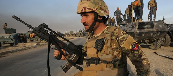 Iraqi forces gather in the area of al-Shourah, some 45 kms south of Mosul, as they advance towards the city to retake it from the Islamic State (IS) group jihadists, on October 17, 2016 - Sputnik International