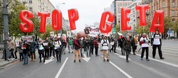 People march to protest against the planned CETA free trade agreement (Comprehensive Economic and Trade Agreement) between the European Union and Canada. People march to protest against the planned CETA free trade agreement (Comprehensive Economic and Trade Agreement) between the European Union and Canada. - Sputnik International