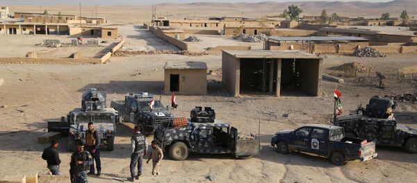 Iraqi security forces gather in Qayara, south of Mosul, to attack Islamic State militants in Mosul, Iraq, October 18, 2016 - Sputnik International