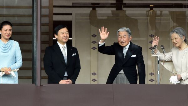 Japan's Emperor Akihito (2nd R) and Empress Michiko (R) wave to well-wishers while Crown Prince Naruhito (2nd L) and his wife Crown Princess Masako (L) look on, during their new year greetings in Tokyo on January 2, 2015. - Sputnik International