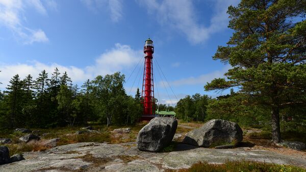 the 36 m high lighthouse of Valassaaret island, built in 1885, designed by Henry Lepaute who worked for Gustave Eiffel's engineering bureau, and built by the same company in France that manufactured the components for the Eiffel Tower, is seen on July 17, 2012 in Valassaaret, in Kvarken Archipelago between Finland and Sweden. - Sputnik International