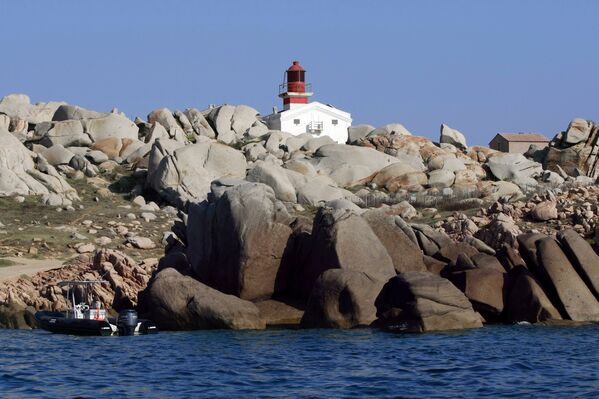 A lighthouse is pictured at the natural reserve of the Lavezzi islands, off the city of Bonifacio, in the southern French Corsican island - Sputnik International