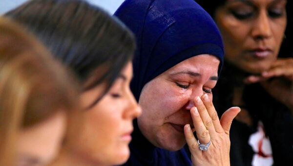 A relative of asylum seekers, currently being held on the tiny south Pacific island of Nauru, known only as 'Fida', cries during a media conference to officially launch rights group Amnesty International's report titled 'Island of Despair - Australia's Processing of Refugees on Nauru' in Sydney, Australia, October 18, 2016. - Sputnik International