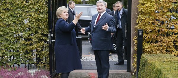 Norway's Prime Minister Erna Solberg welcomes Ukrainian President Petro Poroshenko during his visit to Oslo, Norway on October 18, 2016. - Sputnik International