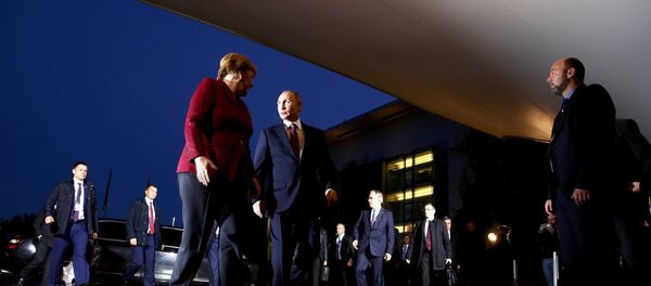 German Chancellor Angela Merkel welcomes Russian President Vladimir Putin for talks on a stalled peace plan for eastern Ukraine at the chancellery in Berlin, Germany, October 19, 2016. German Chancellor Angela Merkel welcomes Russian President Vladimir Putin for talks on a stalled peace plan for eastern Ukraine at the chancellery in Berlin, Germany, October 19, 2016. - Sputnik International
