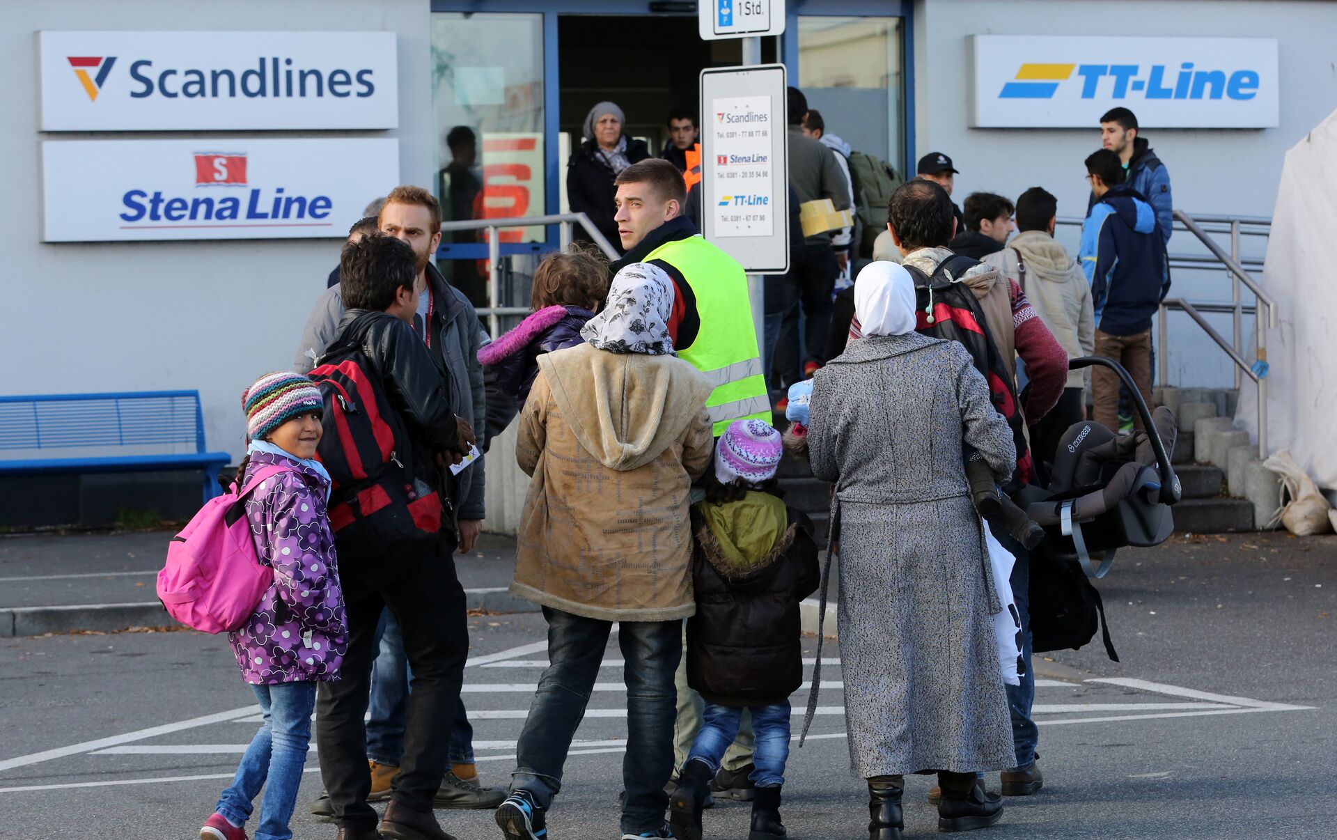 Беженцы в Швеции. Arrive transit