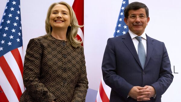 Turkish Foreign Minister Ahmet Davutoglu and US Secretary of State Hillary Rodham Clinton - Sputnik International