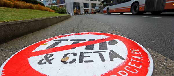 A placard reading STOP TTIP CETA is seen outside the EU Council headquarters ahead of a European Union leaders summit in Brussels, Belgium October 20, 2016. A placard reading STOP TTIP CETA is seen outside the EU Council headquarters ahead of a European Union leaders summit in Brussels, Belgium October 20, 2016. - Sputnik International