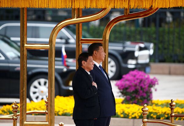 President of the Philippines Rodrigo Duterte (L) and Chinese President Xi Jinping attend a welcoming ceremony at the Great Hall of the People in Beijing, China, October 20, 2016. President of the Philippines Rodrigo Duterte (L) and Chinese President Xi Jinping attend a welcoming ceremony at the Great Hall of the People in Beijing, China, October 20, 2016. - Sputnik International