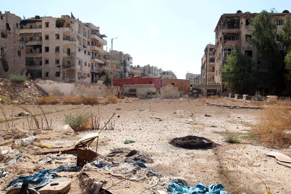 A view shows what is believed to be one of the roads that people would have to use to access one of the safe exit points opened for people wishing to leave rebel-held areas, in Aleppo's Bustan al-Qasr, Syria October 20, 2016. A view shows what is believed to be one of the roads that people would have to use to access one of the safe exit points opened for people wishing to leave rebel-held areas, in Aleppo's Bustan al-Qasr, Syria October 20, 2016. - Sputnik International