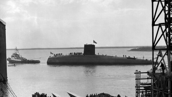 Dreadnought, 3,500 tons, Britain's first nuclear powered submarine, is shown in the water after her launching in the Vickers-Armstrongs dockyard at Barrow-in-Furness, Lancashire on October 21, 1960. - Sputnik International