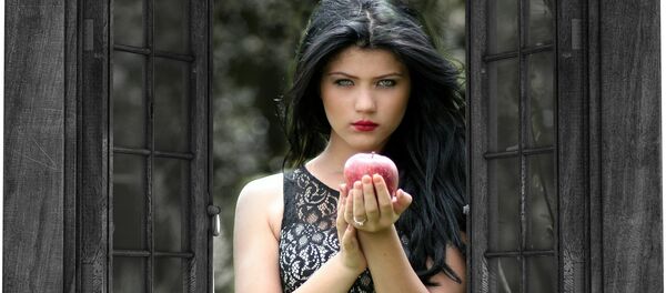 Apple Apple - Sputnik International