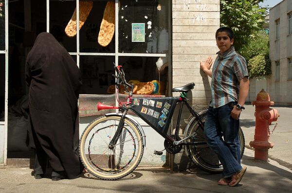 Outside Barbari Bakery Shahreh Ray-Tehran Outside Barbari Bakery Shahreh Ray-Tehran - Sputnik International