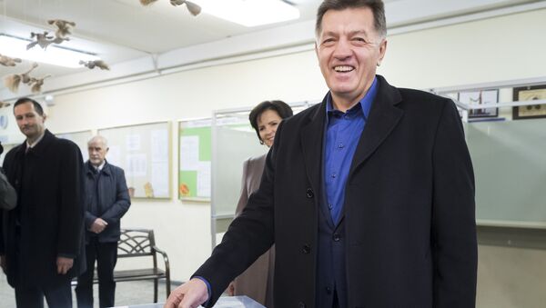 Lithuania's Social Democrat party leader and Prime Minister Algirdas Butkevicius votes at a polling station during parliamentary elections in Vilnius, Lithuania, Sunday, Oct. 23, 2016 - Sputnik International