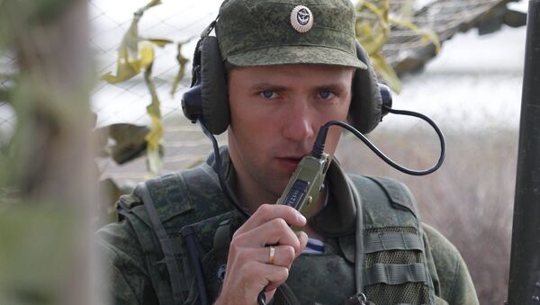 Russian serviceman establishing communication - Sputnik International